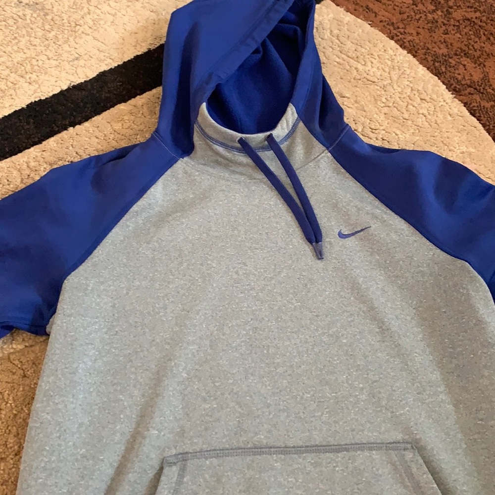Nike hoodie with thumb holes !